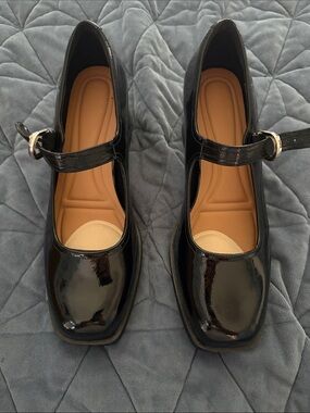 Shiny Black Mary Jane Flats with Buckle Strap